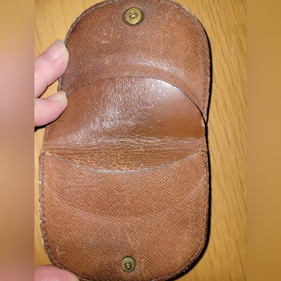 Louis Vuitton Vintage Monogram Round Coin Pouch - Picture 7 of 11